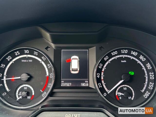 Белый Шкода Octavia A7, объемом двигателя 2 л и пробегом 237 тыс. км за 14700 $, фото 17 на Automoto.ua