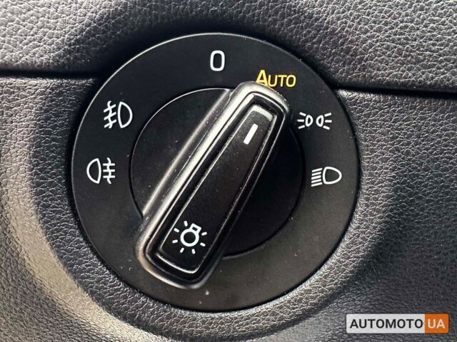 Белый Шкода Octavia A7, объемом двигателя 2 л и пробегом 237 тыс. км за 14700 $, фото 7 на Automoto.ua