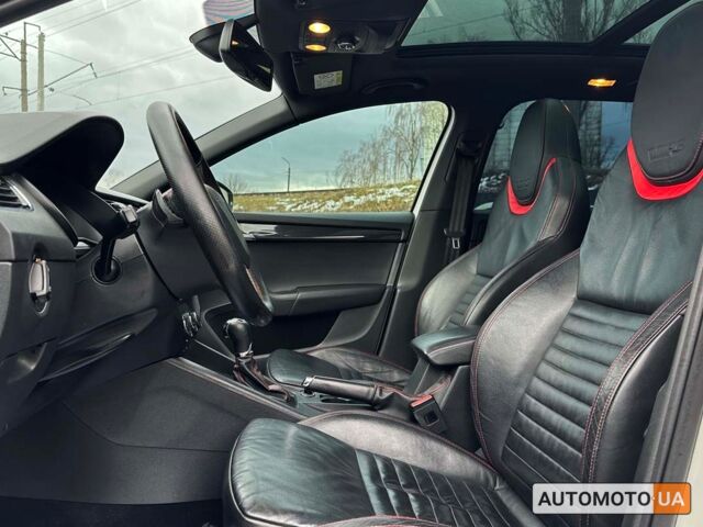 Белый Шкода Octavia A7, объемом двигателя 2 л и пробегом 237 тыс. км за 14700 $, фото 8 на Automoto.ua