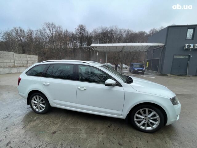 Белый Шкода Octavia A7, объемом двигателя 2 л и пробегом 298 тыс. км за 13190 $, фото 5 на Automoto.ua