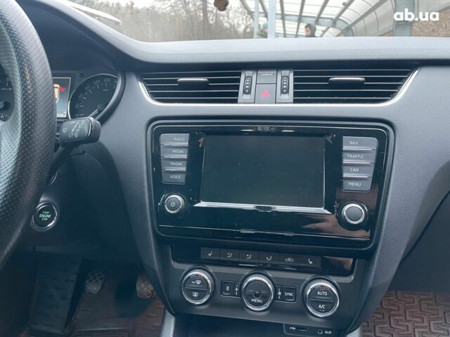 Белый Шкода Octavia A7, объемом двигателя 2 л и пробегом 298 тыс. км за 13190 $, фото 15 на Automoto.ua