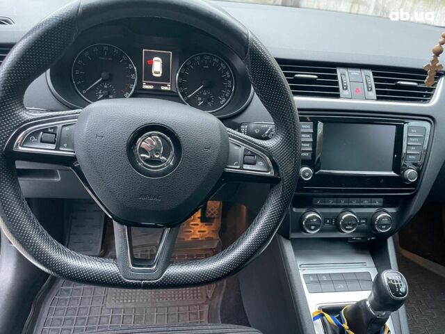 Белый Шкода Octavia A7, объемом двигателя 2 л и пробегом 298 тыс. км за 13190 $, фото 18 на Automoto.ua