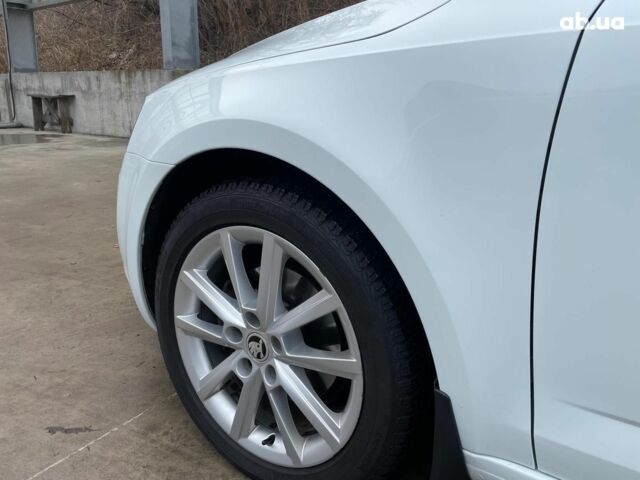 Белый Шкода Octavia A7, объемом двигателя 2 л и пробегом 298 тыс. км за 13190 $, фото 7 на Automoto.ua