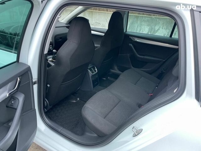 Белый Шкода Octavia A7, объемом двигателя 2 л и пробегом 298 тыс. км за 13190 $, фото 20 на Automoto.ua