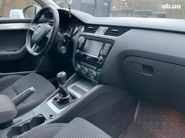 Белый Шкода Octavia A7, объемом двигателя 2 л и пробегом 298 тыс. км за 13190 $, фото 14 на Automoto.ua