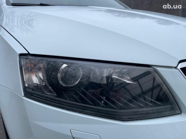 Белый Шкода Octavia A7, объемом двигателя 2 л и пробегом 298 тыс. км за 13190 $, фото 6 на Automoto.ua