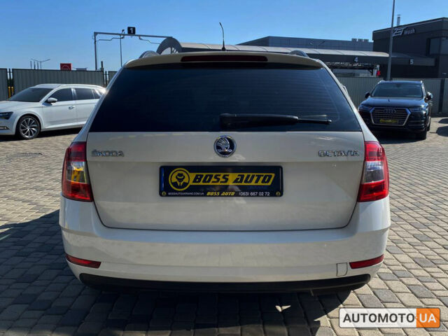 Белый Шкода Octavia A7, объемом двигателя 1.6 л и пробегом 192 тыс. км за 13500 $, фото 3 на Automoto.ua