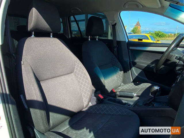 Белый Шкода Octavia A7, объемом двигателя 1.6 л и пробегом 192 тыс. км за 13500 $, фото 15 на Automoto.ua