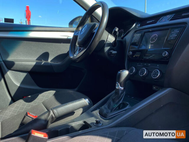 Белый Шкода Octavia A7, объемом двигателя 1.6 л и пробегом 192 тыс. км за 13500 $, фото 14 на Automoto.ua