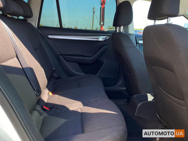 Белый Шкода Octavia A7, объемом двигателя 1.6 л и пробегом 192 тыс. км за 13500 $, фото 16 на Automoto.ua