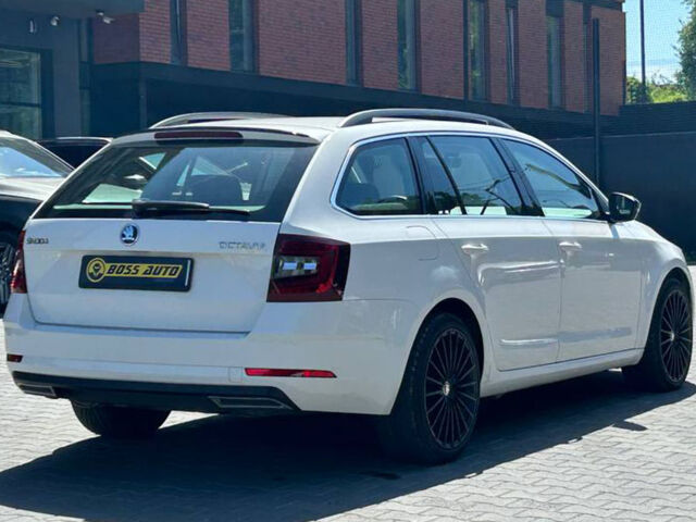 Білий Шкода Octavia A7, об'ємом двигуна 2 л та пробігом 276 тис. км за 14600 $, фото 5 на Automoto.ua
