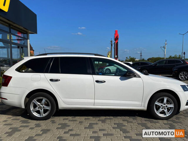 Белый Шкода Octavia A7, объемом двигателя 1.6 л и пробегом 192 тыс. км за 13500 $, фото 1 на Automoto.ua
