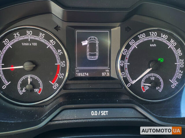 Белый Шкода Octavia A7, объемом двигателя 1.6 л и пробегом 192 тыс. км за 13500 $, фото 12 на Automoto.ua