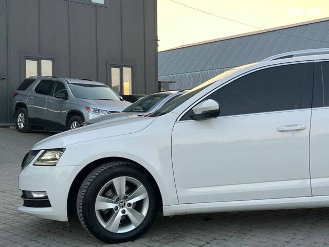 Белый Шкода Octavia A7, объемом двигателя 1.6 л и пробегом 302 тыс. км за 14290 $, фото 2 на Automoto.ua