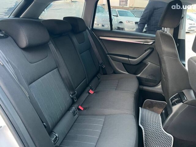 Белый Шкода Octavia A7, объемом двигателя 1.6 л и пробегом 302 тыс. км за 14290 $, фото 38 на Automoto.ua