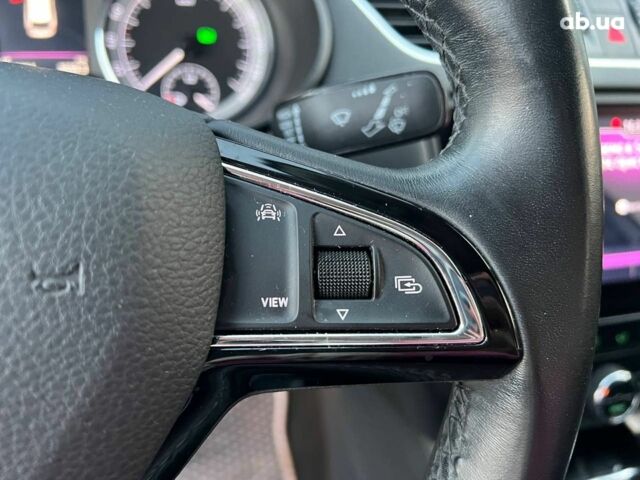 Белый Шкода Octavia A7, объемом двигателя 1.6 л и пробегом 302 тыс. км за 14290 $, фото 23 на Automoto.ua