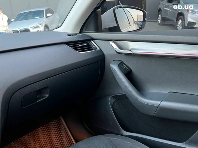 Белый Шкода Octavia A7, объемом двигателя 1.6 л и пробегом 302 тыс. км за 14290 $, фото 32 на Automoto.ua