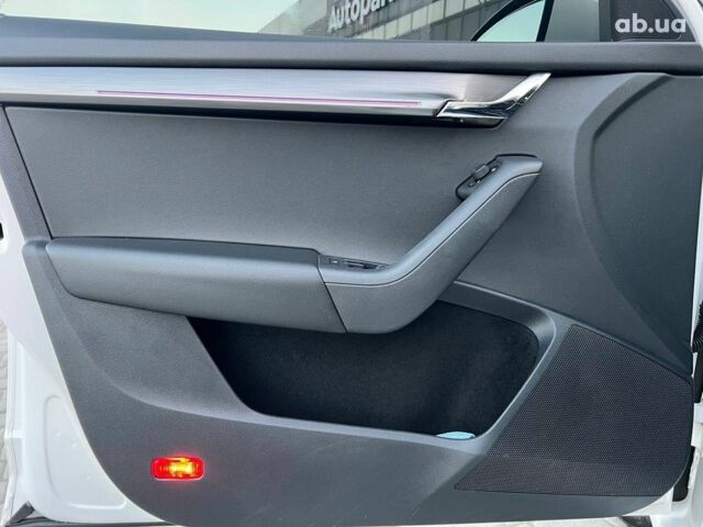 Белый Шкода Octavia A7, объемом двигателя 1.6 л и пробегом 302 тыс. км за 14290 $, фото 14 на Automoto.ua