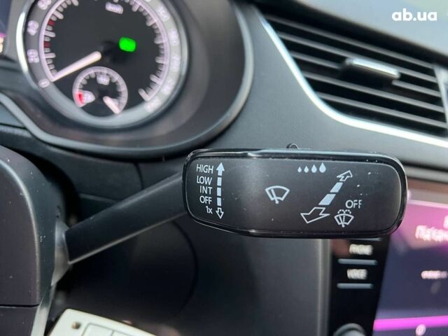 Белый Шкода Octavia A7, объемом двигателя 1.6 л и пробегом 302 тыс. км за 14290 $, фото 25 на Automoto.ua