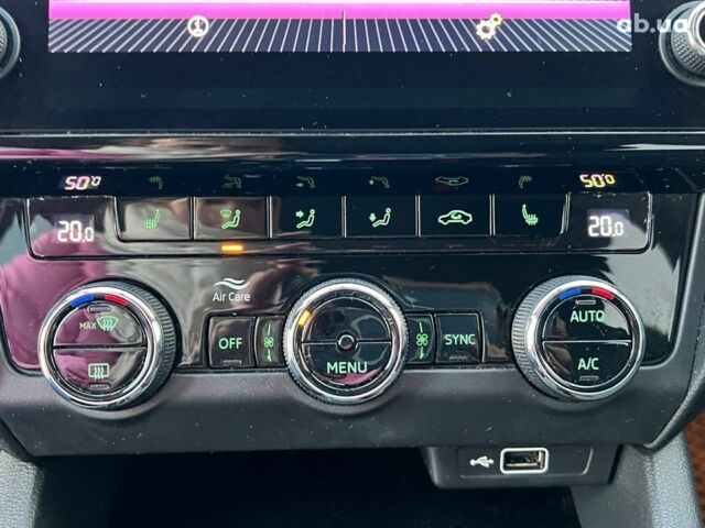 Белый Шкода Octavia A7, объемом двигателя 1.6 л и пробегом 302 тыс. км за 14290 $, фото 29 на Automoto.ua