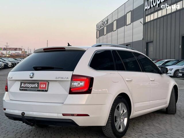 Белый Шкода Octavia A7, объемом двигателя 1.6 л и пробегом 302 тыс. км за 14290 $, фото 7 на Automoto.ua