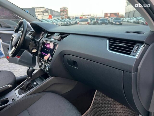 Белый Шкода Octavia A7, объемом двигателя 1.6 л и пробегом 302 тыс. км за 14290 $, фото 36 на Automoto.ua