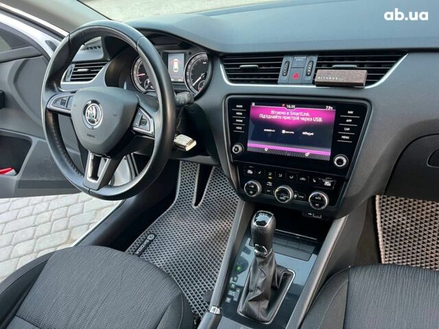 Белый Шкода Octavia A7, объемом двигателя 1.6 л и пробегом 302 тыс. км за 14290 $, фото 37 на Automoto.ua