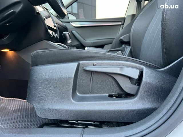 Белый Шкода Octavia A7, объемом двигателя 1.6 л и пробегом 302 тыс. км за 14290 $, фото 19 на Automoto.ua