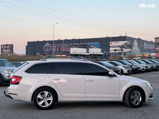 Белый Шкода Octavia A7, объемом двигателя 1.6 л и пробегом 302 тыс. км за 14290 $, фото 9 на Automoto.ua