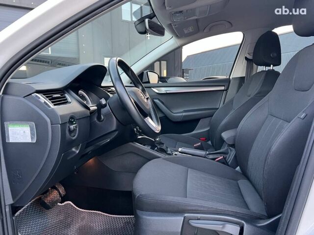 Белый Шкода Octavia A7, объемом двигателя 1.6 л и пробегом 302 тыс. км за 14290 $, фото 18 на Automoto.ua