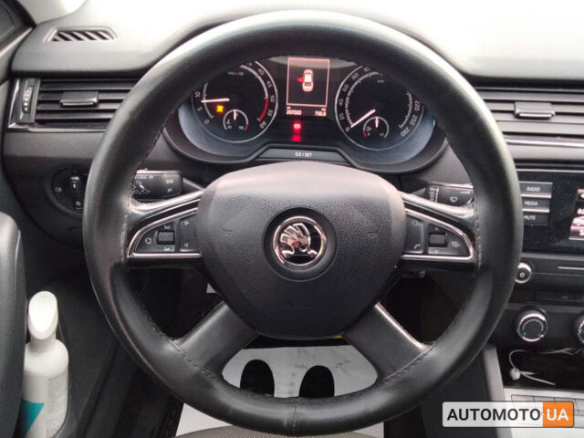 Белый Шкода Octavia A7, объемом двигателя 1.6 л и пробегом 267 тыс. км за 10699 $, фото 10 на Automoto.ua