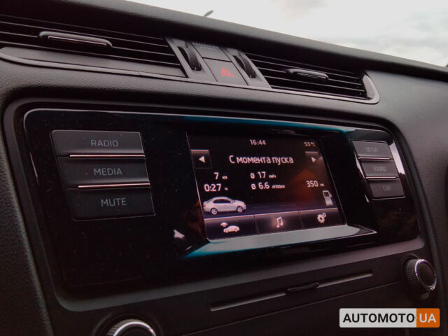 Белый Шкода Octavia A7, объемом двигателя 1.6 л и пробегом 267 тыс. км за 10699 $, фото 16 на Automoto.ua