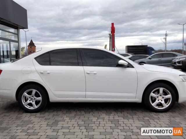Белый Шкода Octavia A7, объемом двигателя 1.6 л и пробегом 267 тыс. км за 10699 $, фото 7 на Automoto.ua