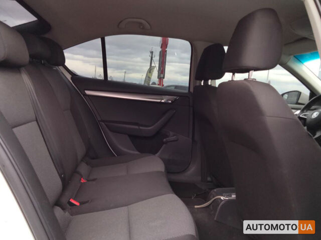 Белый Шкода Octavia A7, объемом двигателя 1.6 л и пробегом 267 тыс. км за 10699 $, фото 20 на Automoto.ua
