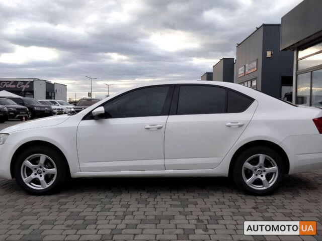 Белый Шкода Octavia A7, объемом двигателя 1.6 л и пробегом 267 тыс. км за 10699 $, фото 3 на Automoto.ua