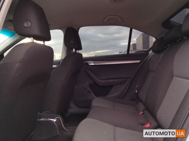 Белый Шкода Octavia A7, объемом двигателя 1.6 л и пробегом 267 тыс. км за 10699 $, фото 19 на Automoto.ua