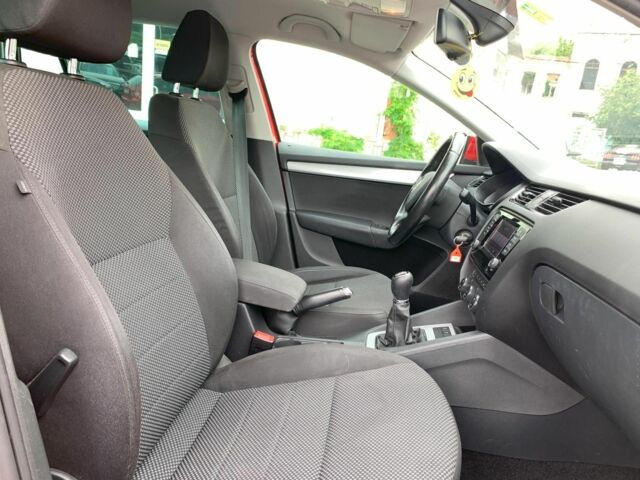 Черный Шкода Octavia A7, объемом двигателя 2 л и пробегом 253 тыс. км за 10890 $, фото 24 на Automoto.ua