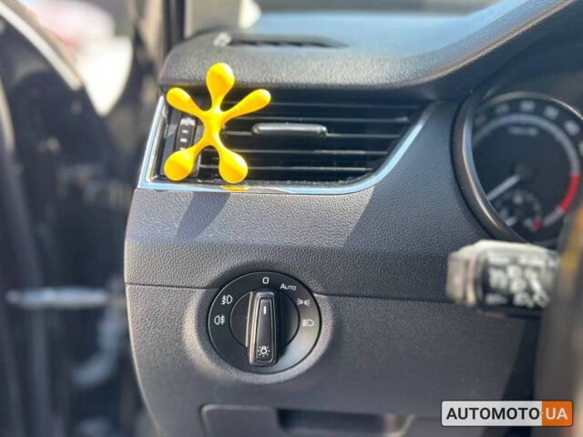 Черный Шкода Octavia A7, объемом двигателя 2 л и пробегом 200 тыс. км за 16200 $, фото 10 на Automoto.ua