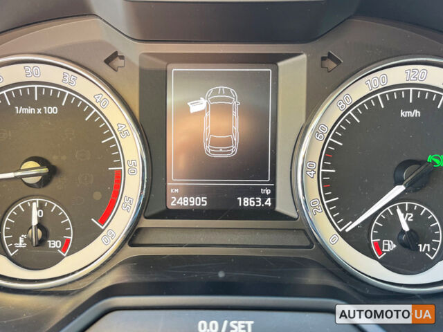 Черный Шкода Octavia A7, объемом двигателя 2 л и пробегом 253 тыс. км за 18500 $, фото 12 на Automoto.ua