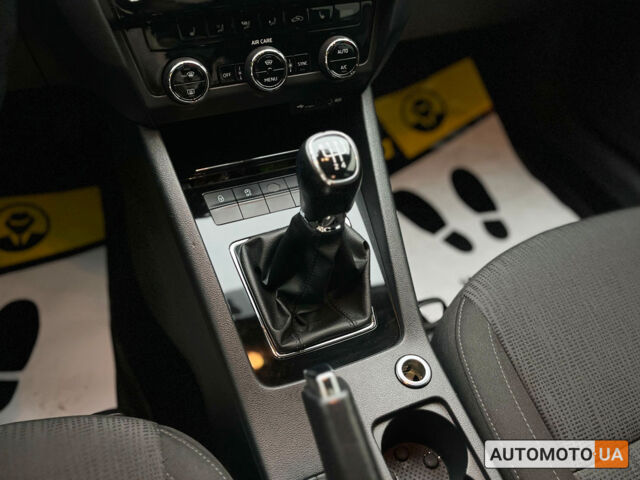 Черный Шкода Octavia A7, объемом двигателя 1.6 л и пробегом 225 тыс. км за 14500 $, фото 17 на Automoto.ua