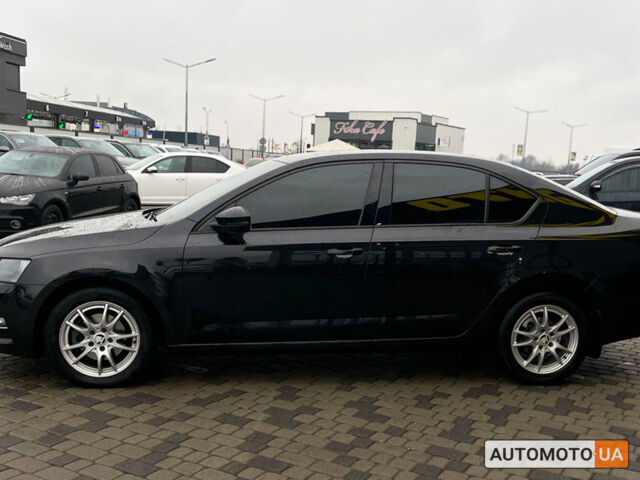 Черный Шкода Octavia A7, объемом двигателя 1.6 л и пробегом 225 тыс. км за 14500 $, фото 3 на Automoto.ua