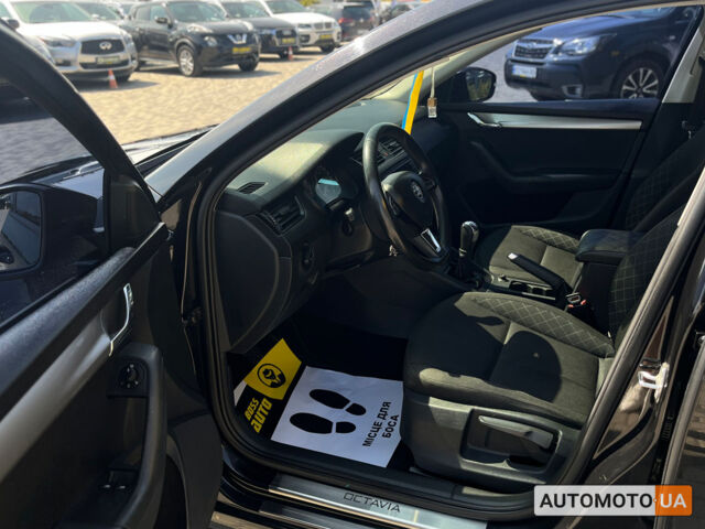 Чорний Шкода Octavia A7, об'ємом двигуна 1.6 л та пробігом 194 тис. км за 13800 $, фото 10 на Automoto.ua