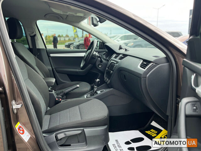 Коричневий Шкода Octavia A7, об'ємом двигуна 2 л та пробігом 273 тис. км за 13400 $, фото 15 на Automoto.ua