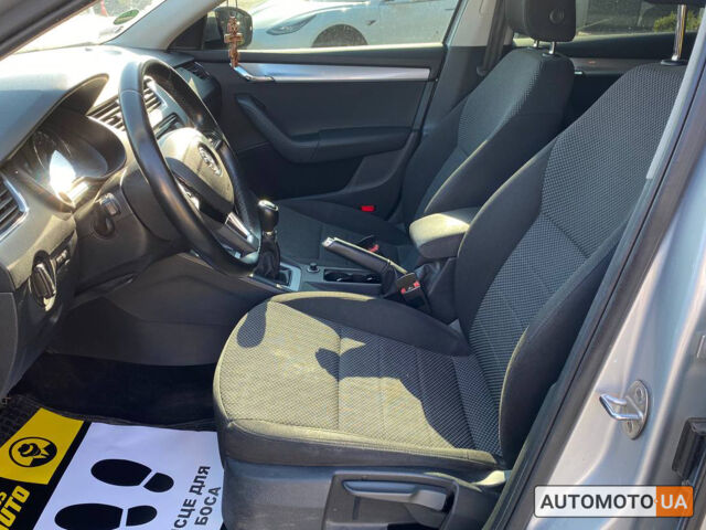 Серый Шкода Octavia A7, объемом двигателя 1.6 л и пробегом 286 тыс. км за 11500 $, фото 9 на Automoto.ua