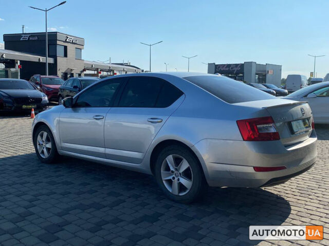 Серый Шкода Octavia A7, объемом двигателя 1.6 л и пробегом 286 тыс. км за 11500 $, фото 4 на Automoto.ua