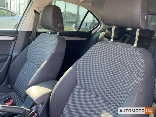 Серый Шкода Octavia A7, объемом двигателя 1.6 л и пробегом 286 тыс. км за 11500 $, фото 11 на Automoto.ua