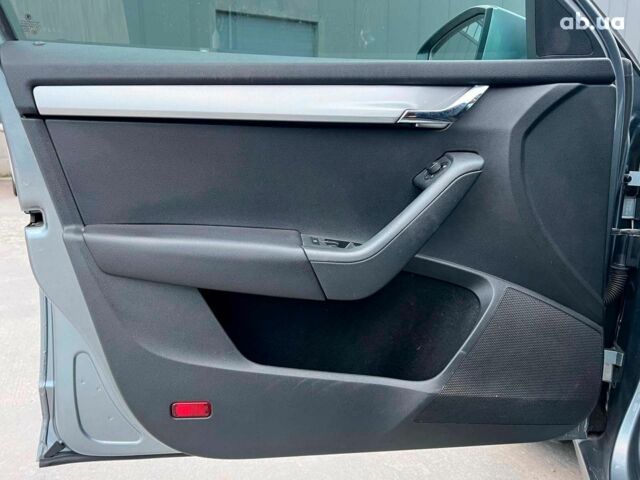 Серый Шкода Octavia A7, объемом двигателя 1.6 л и пробегом 240 тыс. км за 10990 $, фото 13 на Automoto.ua