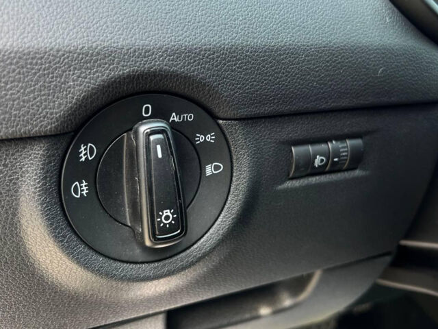 Серый Шкода Octavia A7, объемом двигателя 1.6 л и пробегом 268 тыс. км за 12600 $, фото 12 на Automoto.ua