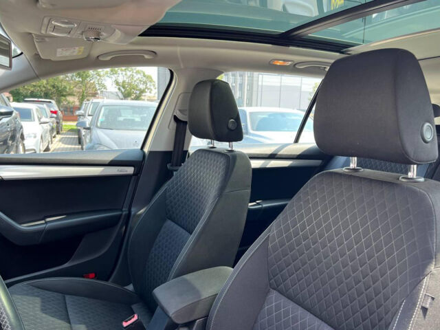Серый Шкода Octavia A7, объемом двигателя 1.6 л и пробегом 268 тыс. км за 12600 $, фото 10 на Automoto.ua