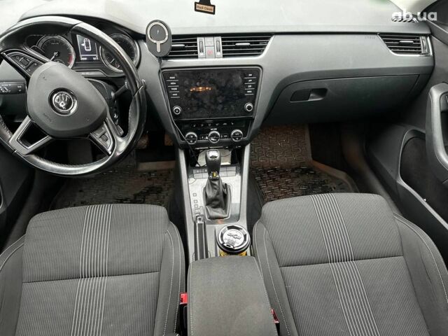 Серый Шкода Octavia A7, объемом двигателя 2 л и пробегом 245 тыс. км за 16990 $, фото 16 на Automoto.ua